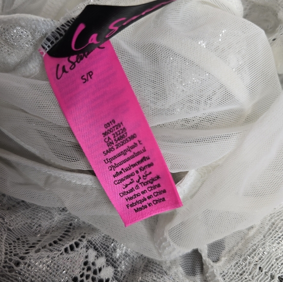 Elegant Lace Bodysuit in Cream - Picture 3 of 3